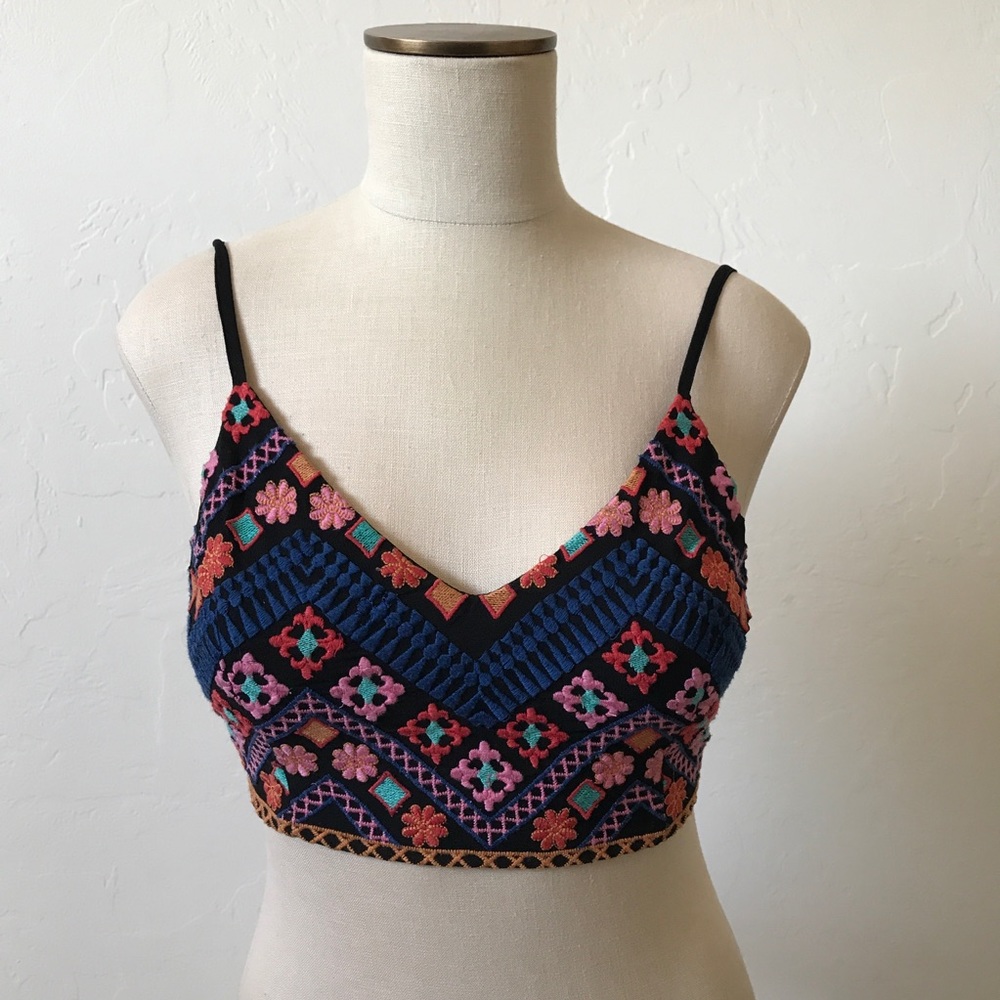 MISSGUIDED Embroidered Bralette - Picture 3 of 8